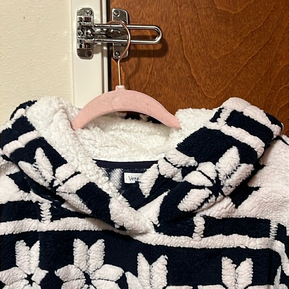 Vera Bradley Black & White Hooded Fleece Snowflake Jacket-NWT - Picture 3 of 13